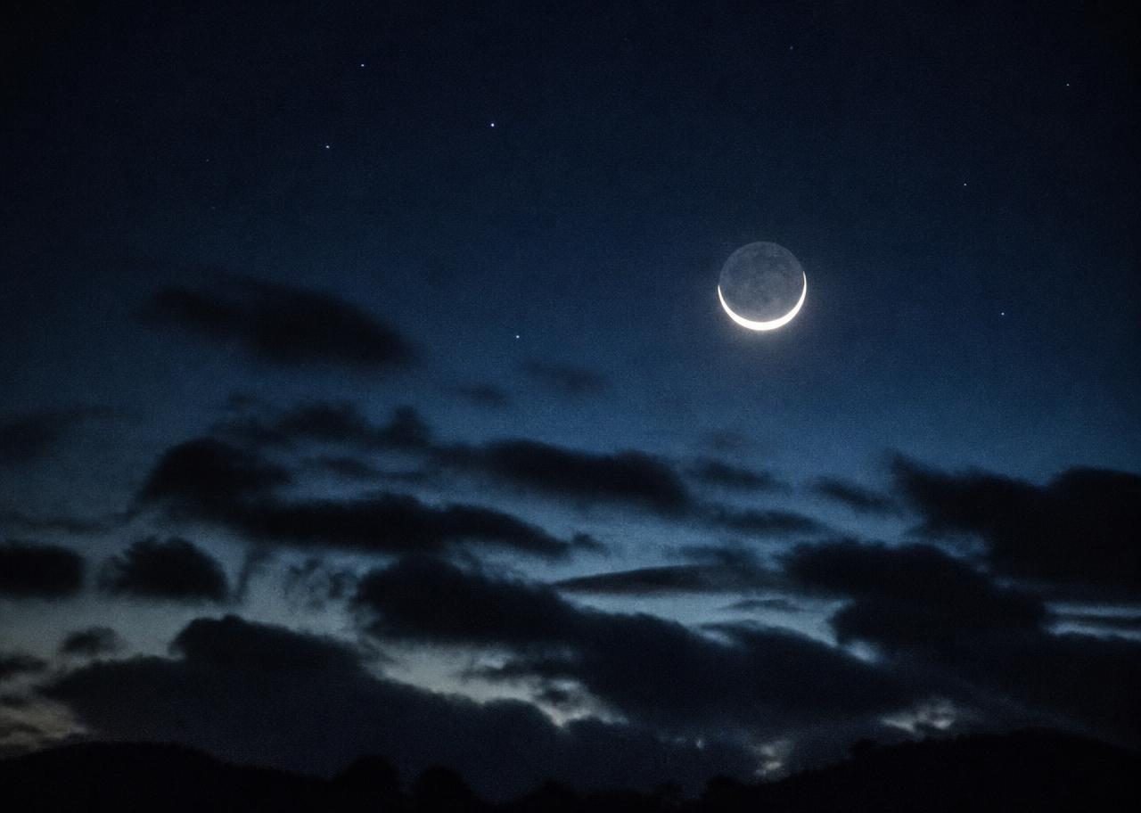 waning crescent, 04:12, from the roof